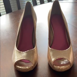 Lilly Pulitzer Gold wedged - worn once